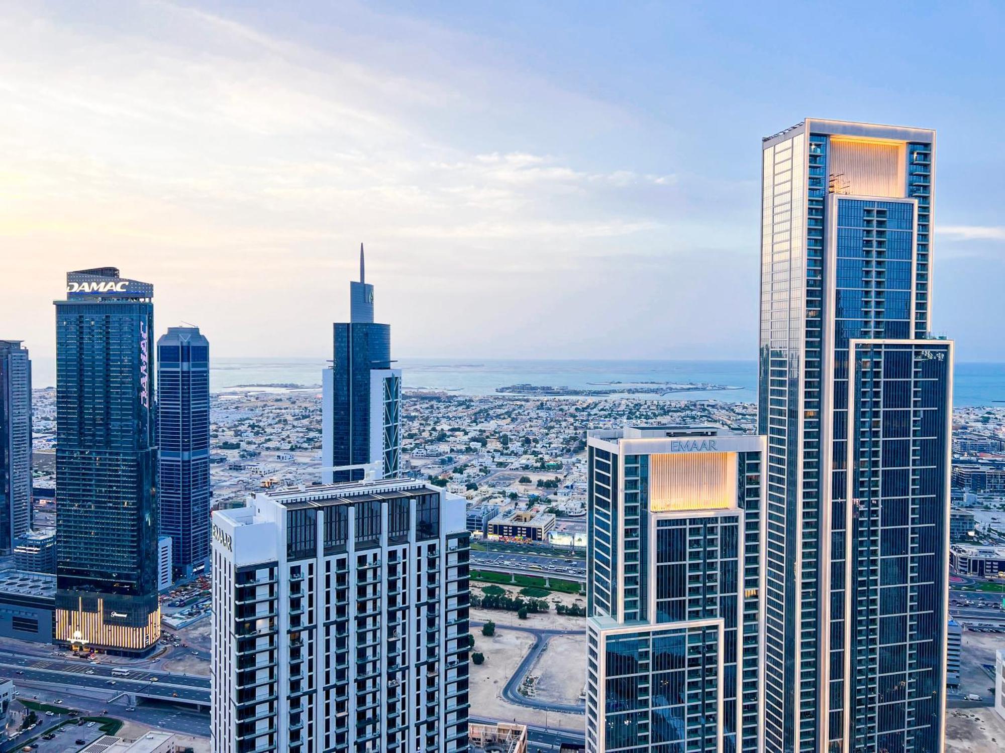 Downtown Luxury - Stunning Burj Khalifa & Sea View - 5 Minutes Walk To Dubai Mall ภายนอก รูปภาพ